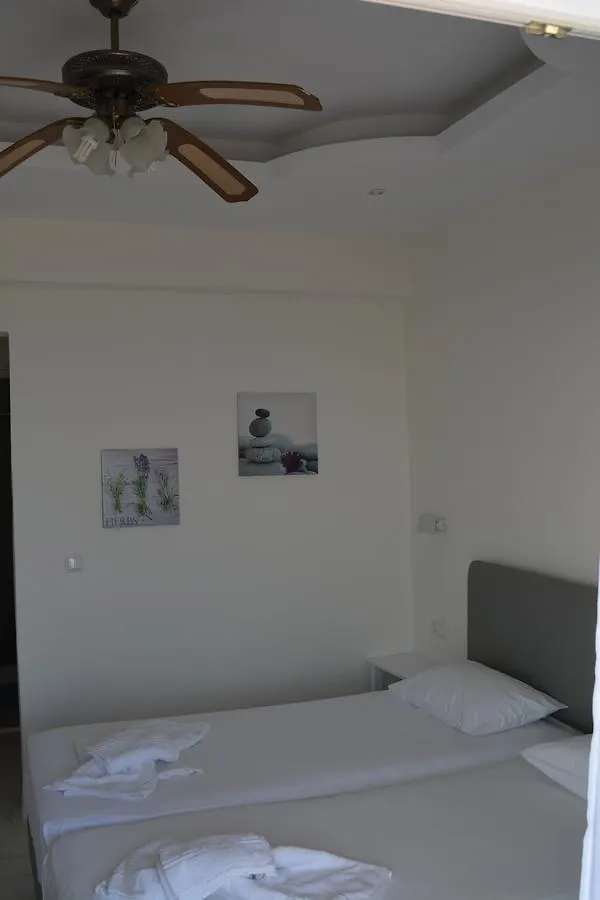 Kangaroo Hotel Mola Kaliva 0*,