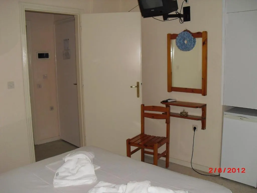 Kangaroo Hotel Mola Kalyva Hotel de apartamente
