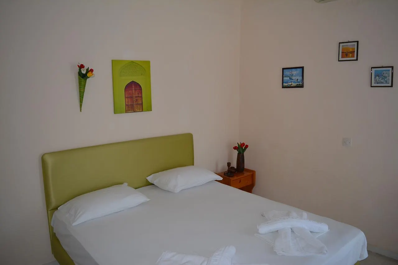 Kangaroo Hotel Mola Kalyva Hotel de apartamente