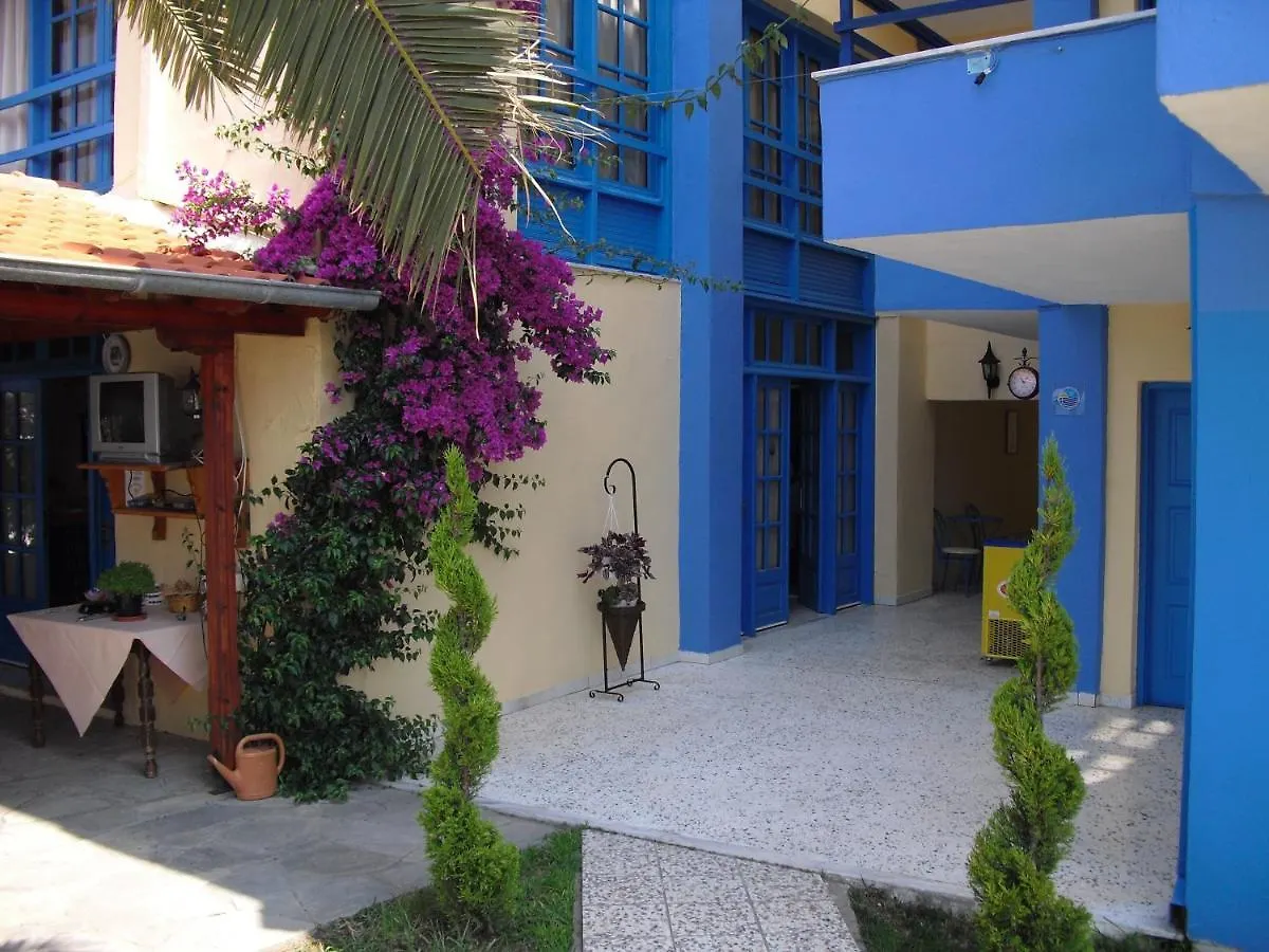 Kangaroo Hotel Mola Kalyva Grecia